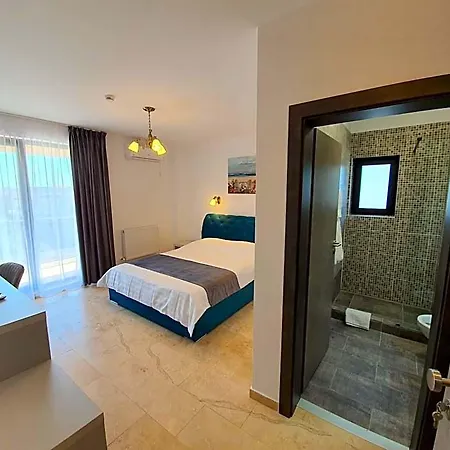 Hotel Roca Del Mar 3*